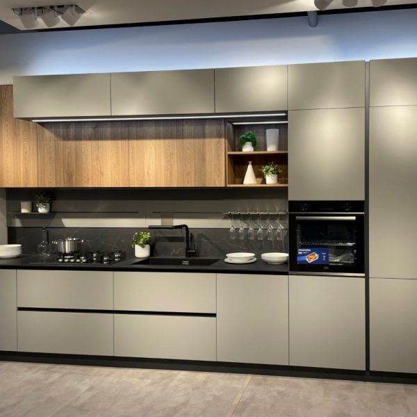 6710734C-E1D4-400C-942A-54603BE1DC0A