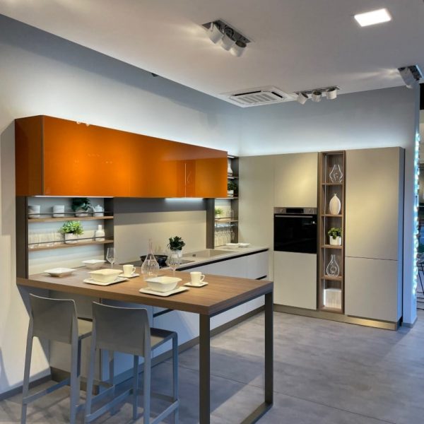 9806EA3B-FC84-48A4-AEFA-E49158419038